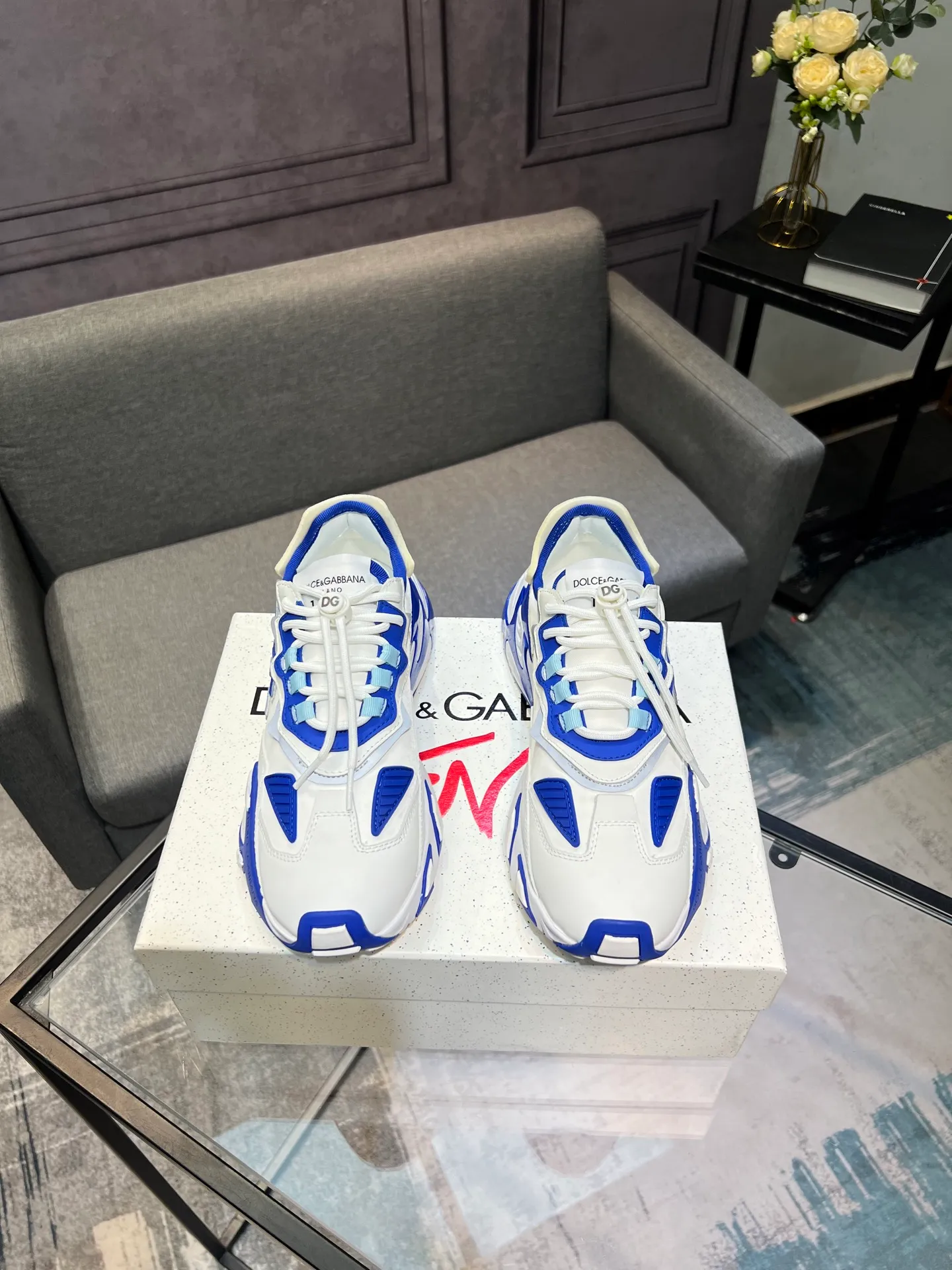 Men's shoes 💰580 Dolce&Gabbana D&G's latest casual sneakers. Original purchase, development and production. DG's latest explosion. The tongue has the brand's iconic details. It is fashionable and versatile and can add luster to various looks. Create an exquisite design with unique dynamic vitality and modern atmosphere, showing modern and elegant style. Exquisite packaging at the delivery counter🛍📦 ▪️Fabric: Original customized cowhide, lining: Original customized breathable lining, Size: Men's 38-44 (45 46 customized)